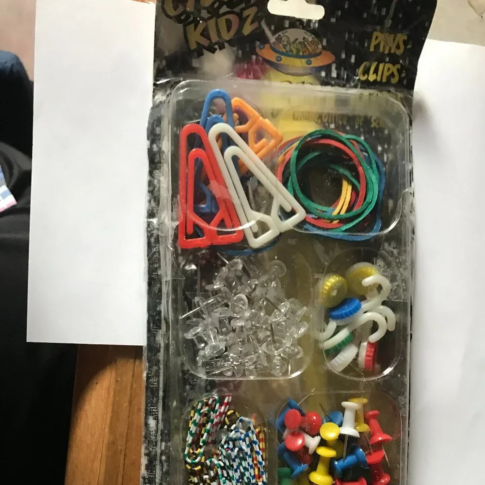 Set of pins, clips, rubber bands